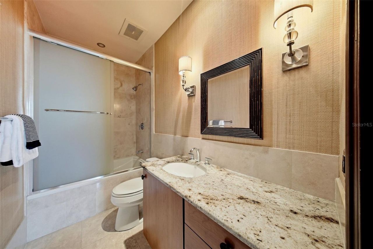 650 Beach Drive Ne, Saint Petersburg, FL 33701 Photo