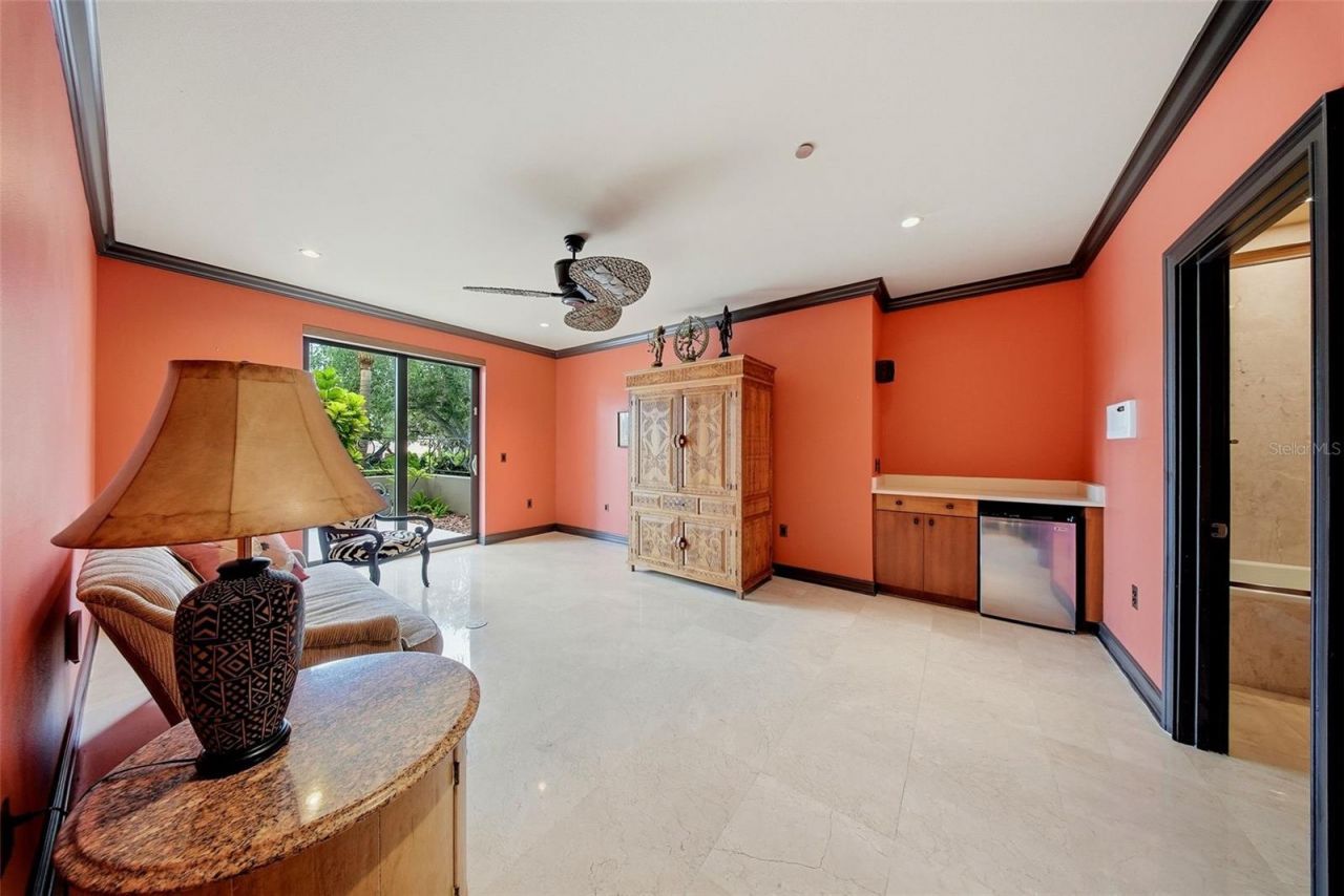 650 Beach Drive Ne, Saint Petersburg, FL 33701 Photo