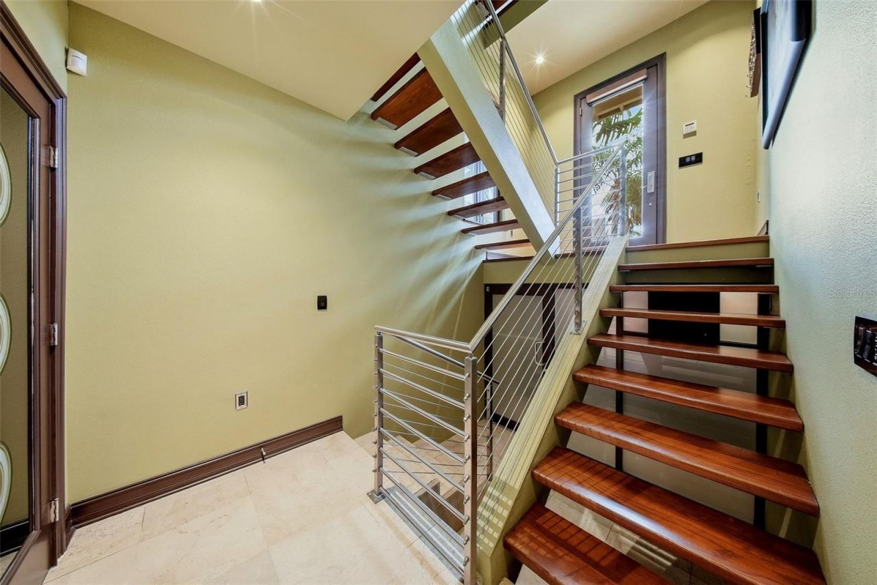 650 Beach Drive Ne, Saint Petersburg, FL 33701 Photo
