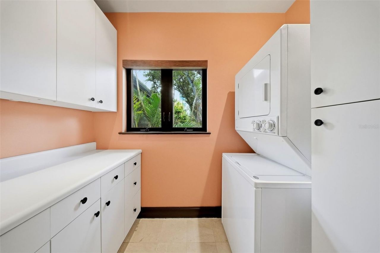 650 Beach Drive Ne, Saint Petersburg, FL 33701 Photo