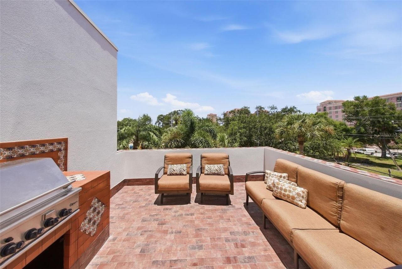 650 Beach Drive Ne, Saint Petersburg, FL 33701 Photo