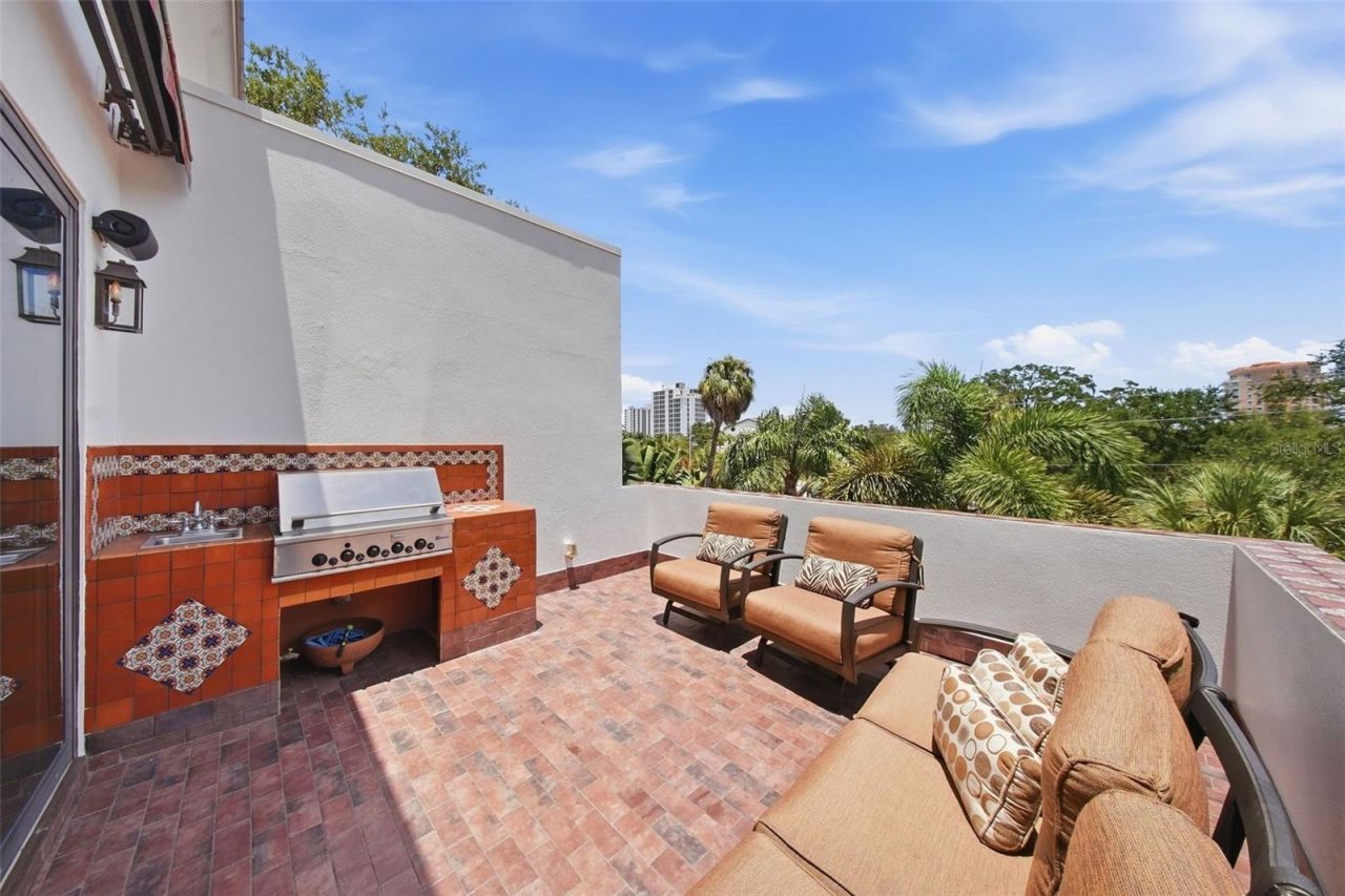 650 Beach Drive Ne, Saint Petersburg, FL 33701 Photo
