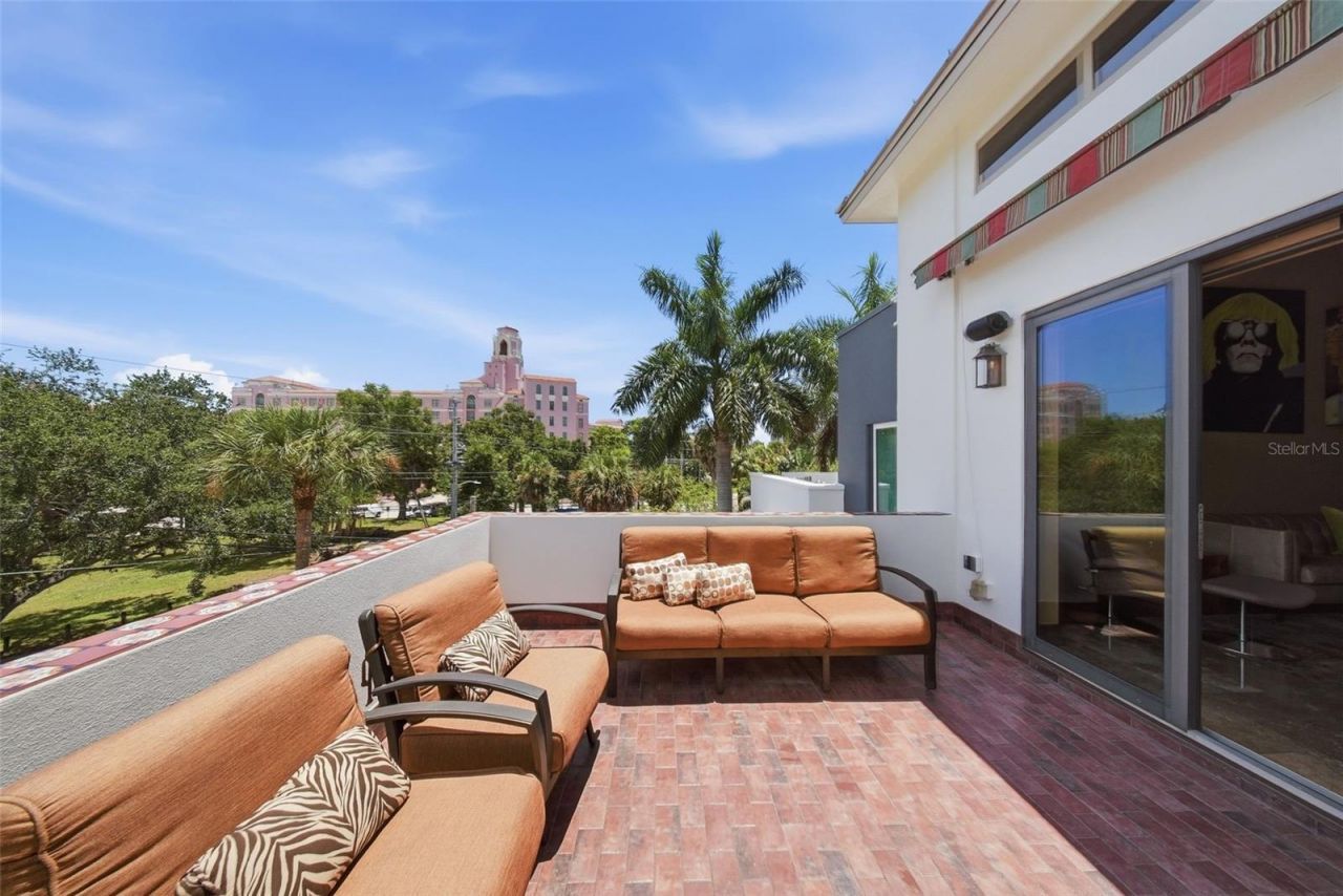 650 Beach Drive Ne, Saint Petersburg, FL 33701 Photo