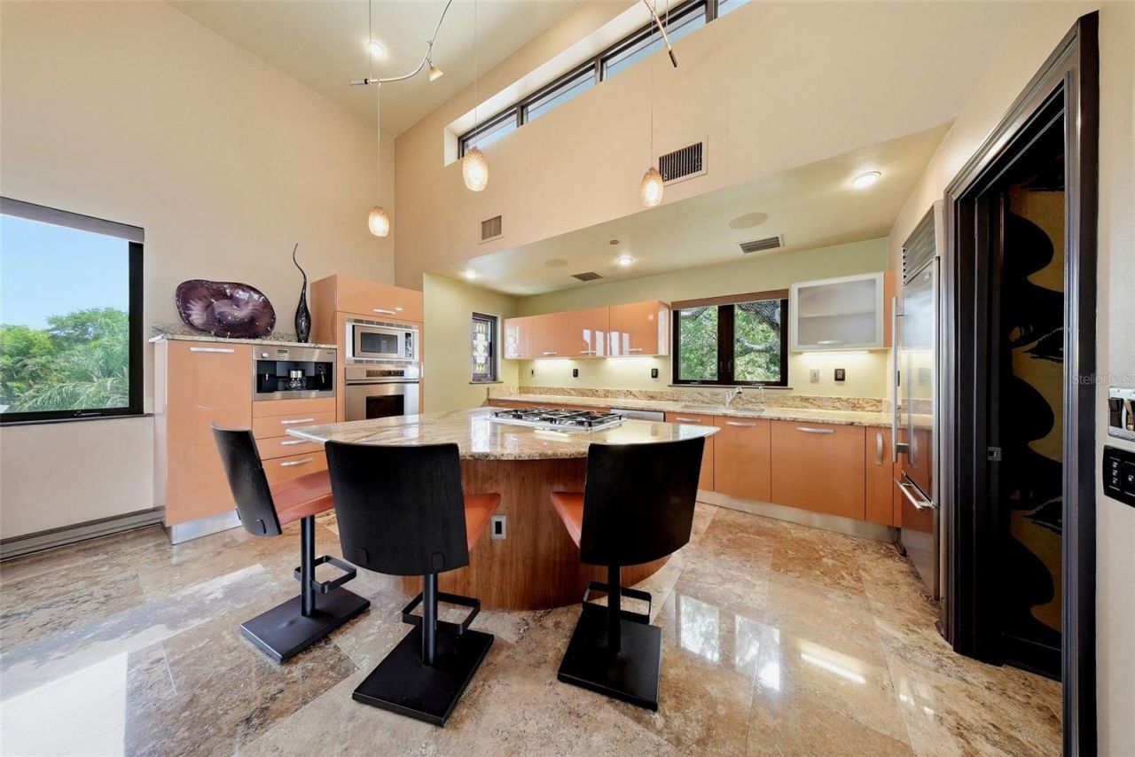 650 Beach Drive Ne, Saint Petersburg, FL 33701 Photo