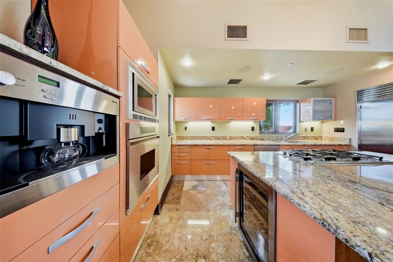 650 Beach Drive Ne, Saint Petersburg, FL 33701 Photo