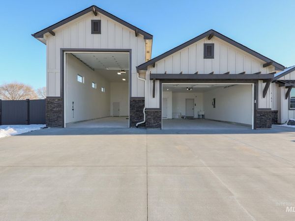 7195 E Merlin Hawk Ct, Nampa, ID 83686