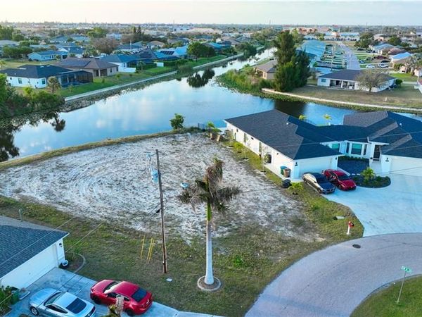 817 SW 8th ST , CAPE CORAL, FL 33991