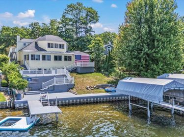16 S North Shore Drive, Lake Orion Village, Mi 48362