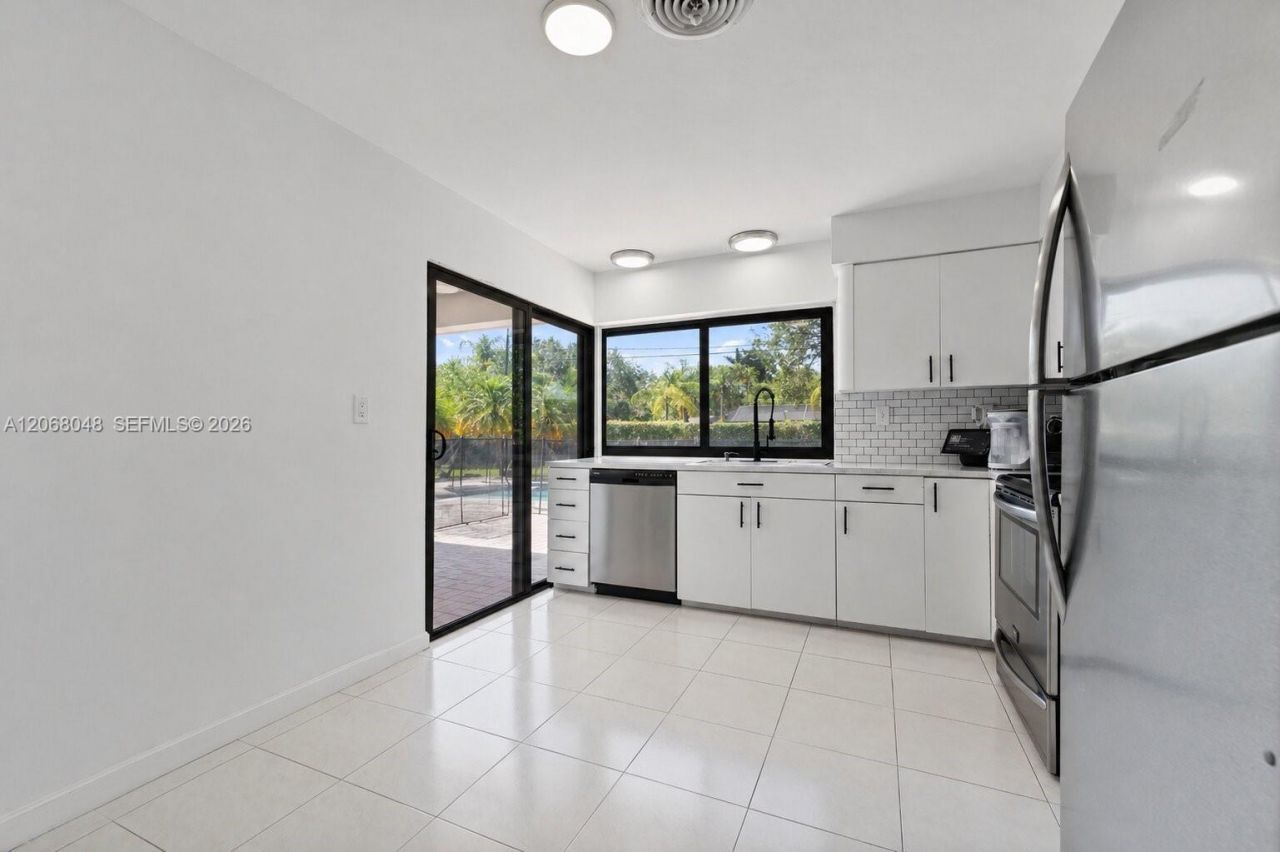 8620 SW 159th St , Palmetto Bay, FL 33157 Photo