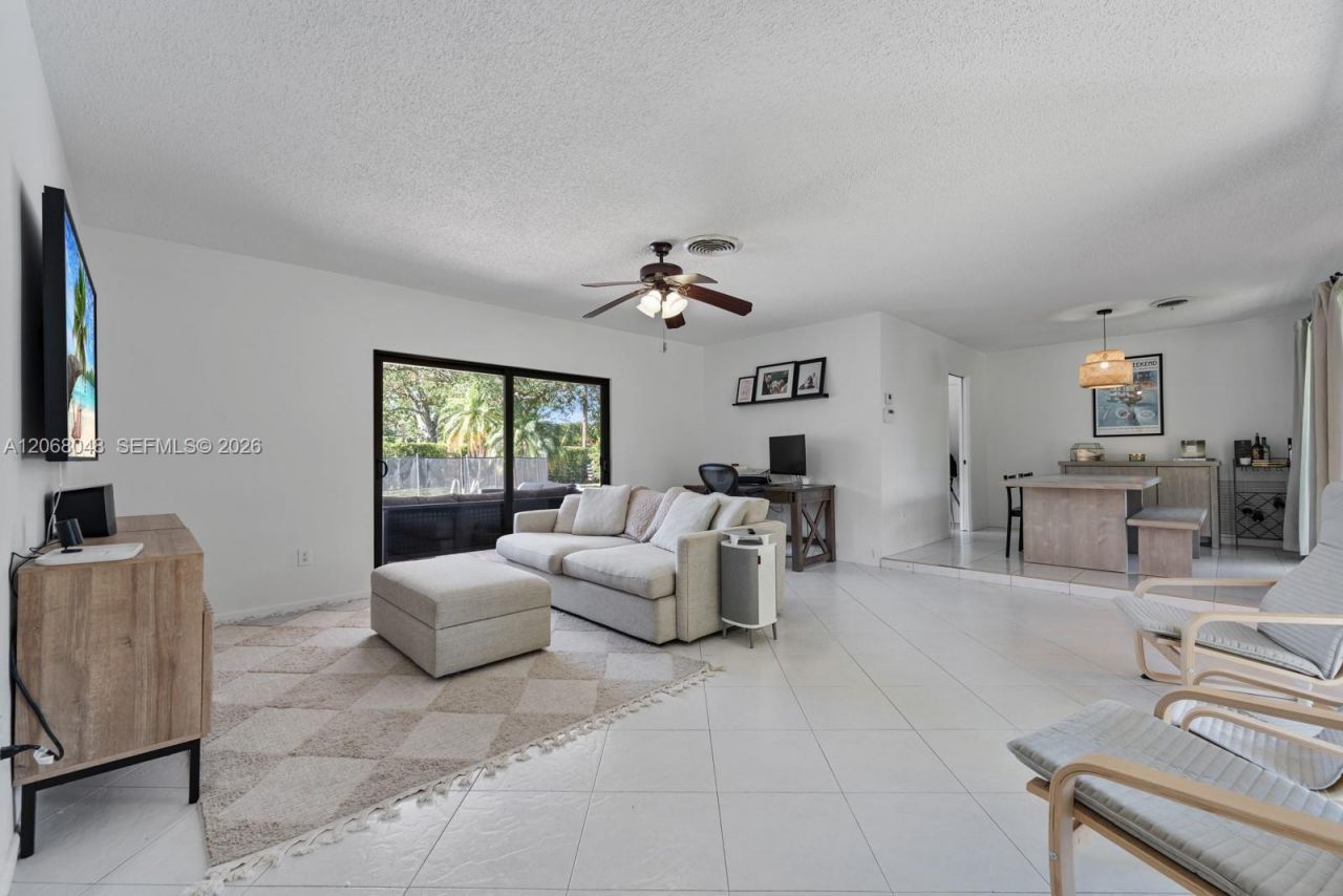 8620 SW 159th St , Palmetto Bay, FL 33157 Photo