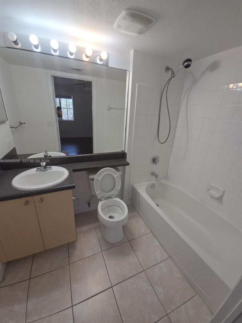 2520 Centergate Dr, Unit 303, Miramar, FL 33025 Photo
