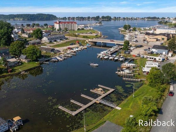 800 S Madison Street, Ludington, MI 49431