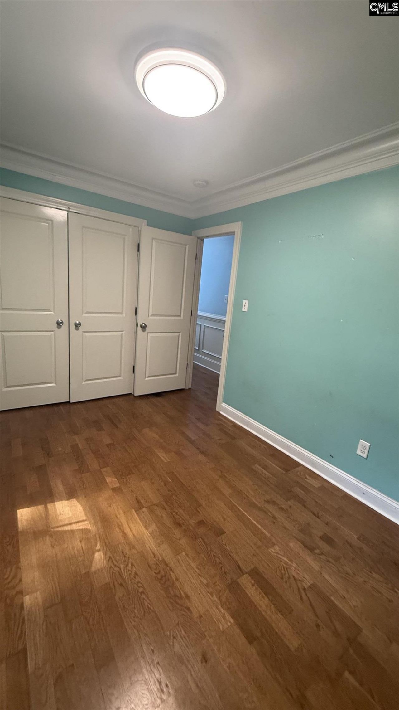 4213 Hileah Drive Photo 8
