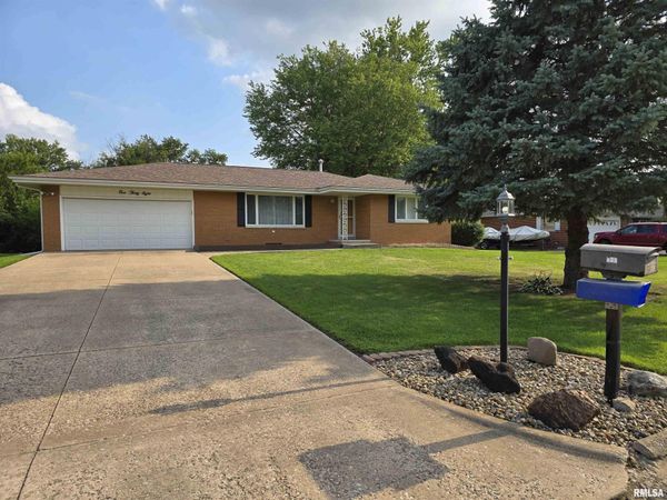 138 HARVESTER Road, Canton, IL 61520