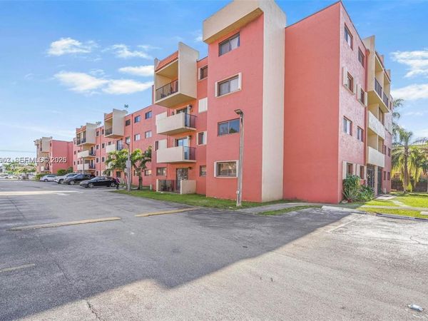 8095 NW 8th St , Unit 215, Miami, FL 33126