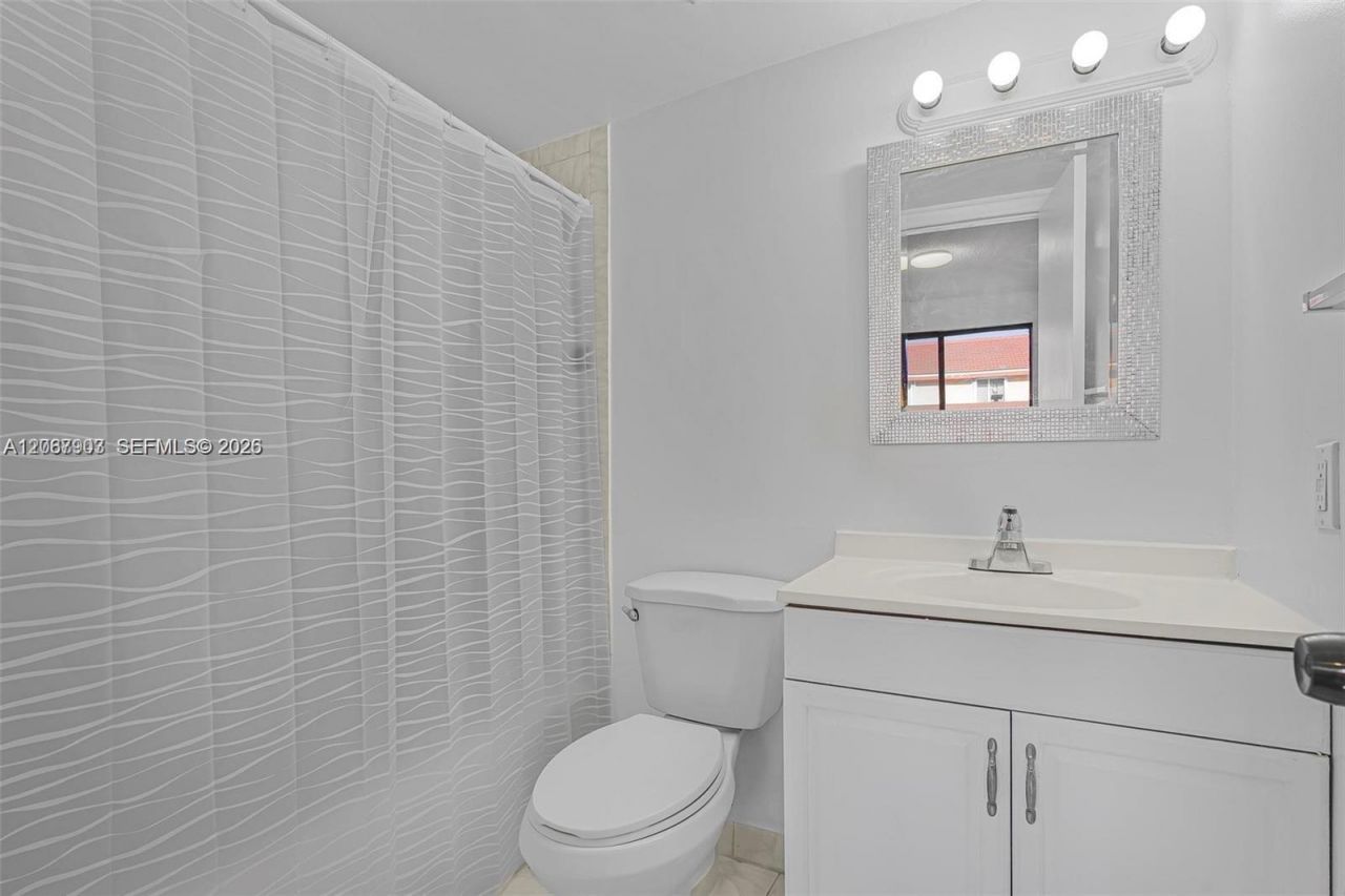 8095 NW 8th St, Unit 215, Miami, FL 33126 Photo
