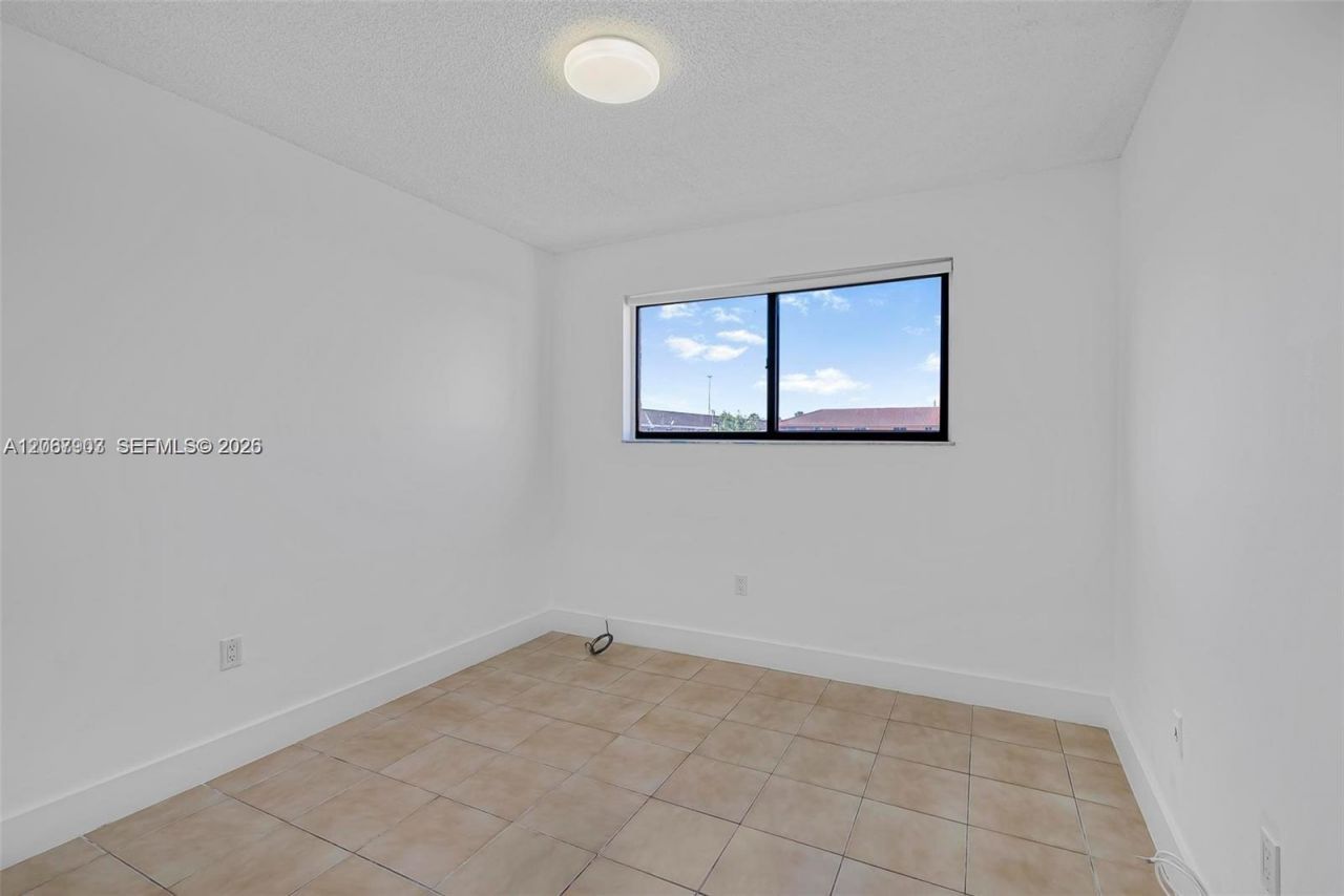 8095 NW 8th St, Unit 215, Miami, FL 33126 Photo