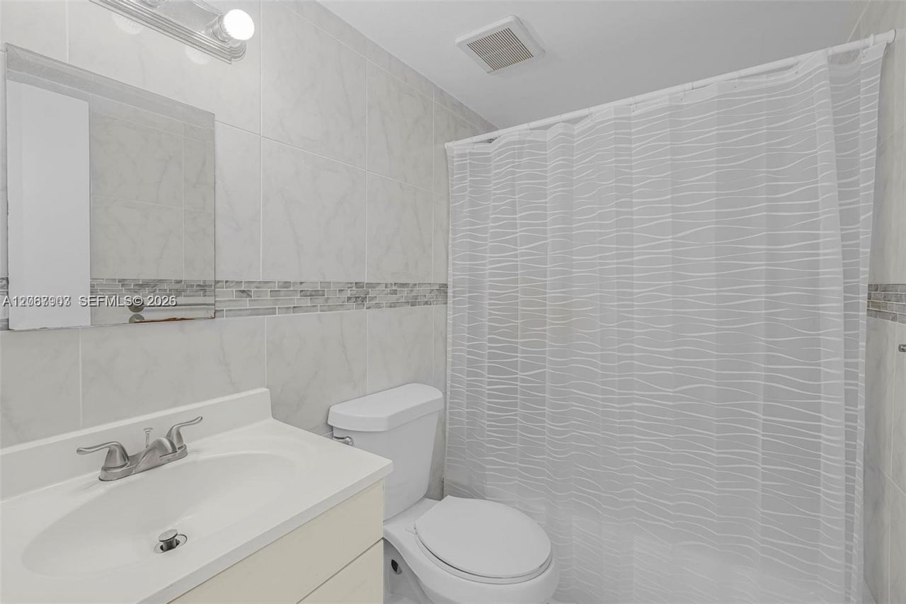 8095 NW 8th St, Unit 215, Miami, FL 33126 Photo