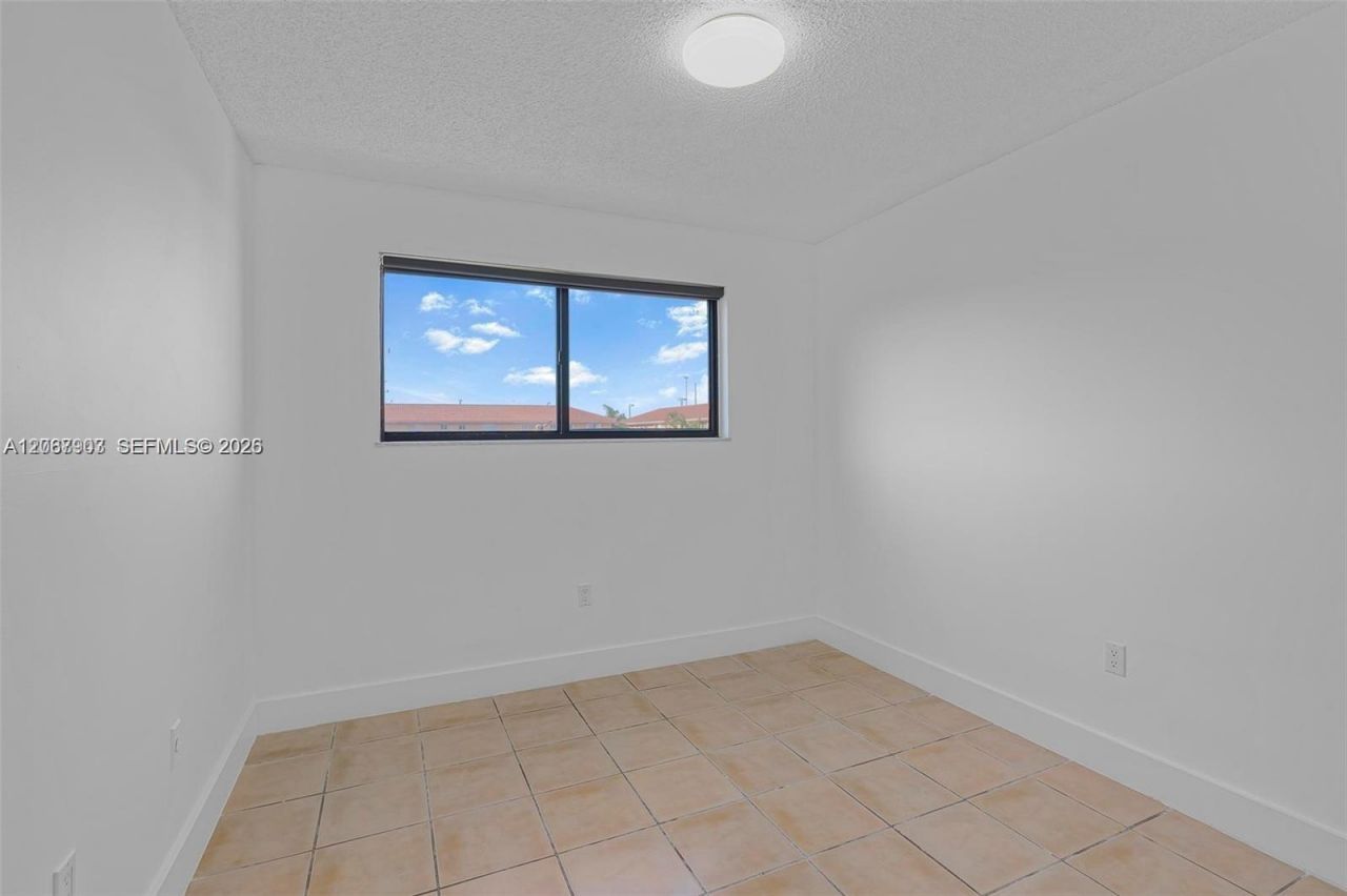 8095 NW 8th St, Unit 215, Miami, FL 33126 Photo