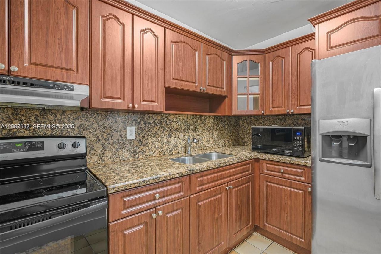 8095 NW 8th St, Unit 215, Miami, FL 33126 Photo
