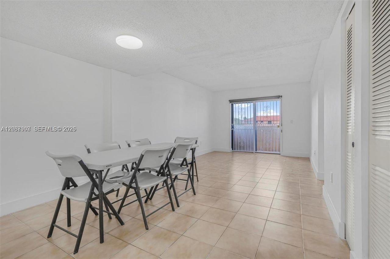 8095 NW 8th St, Unit 215, Miami, FL 33126 Photo
