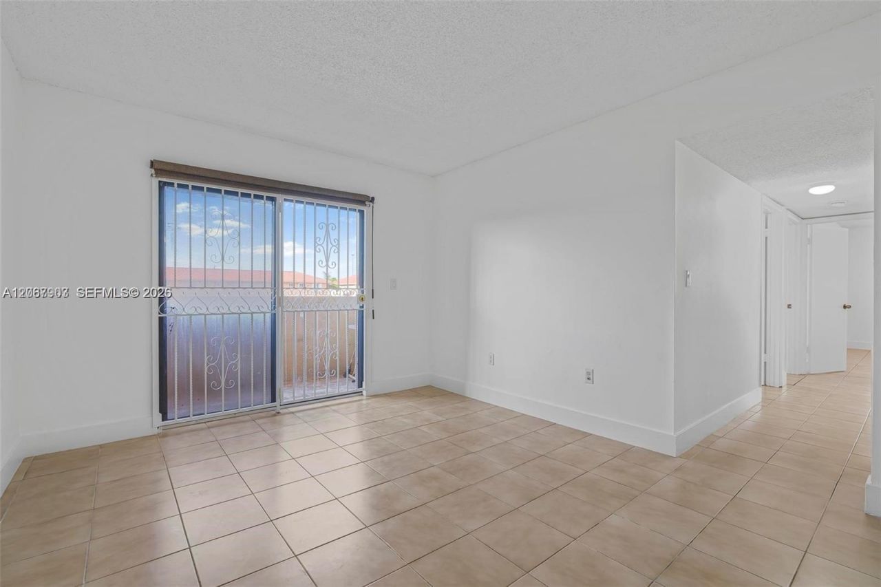 8095 NW 8th St, Unit 215, Miami, FL 33126 Photo