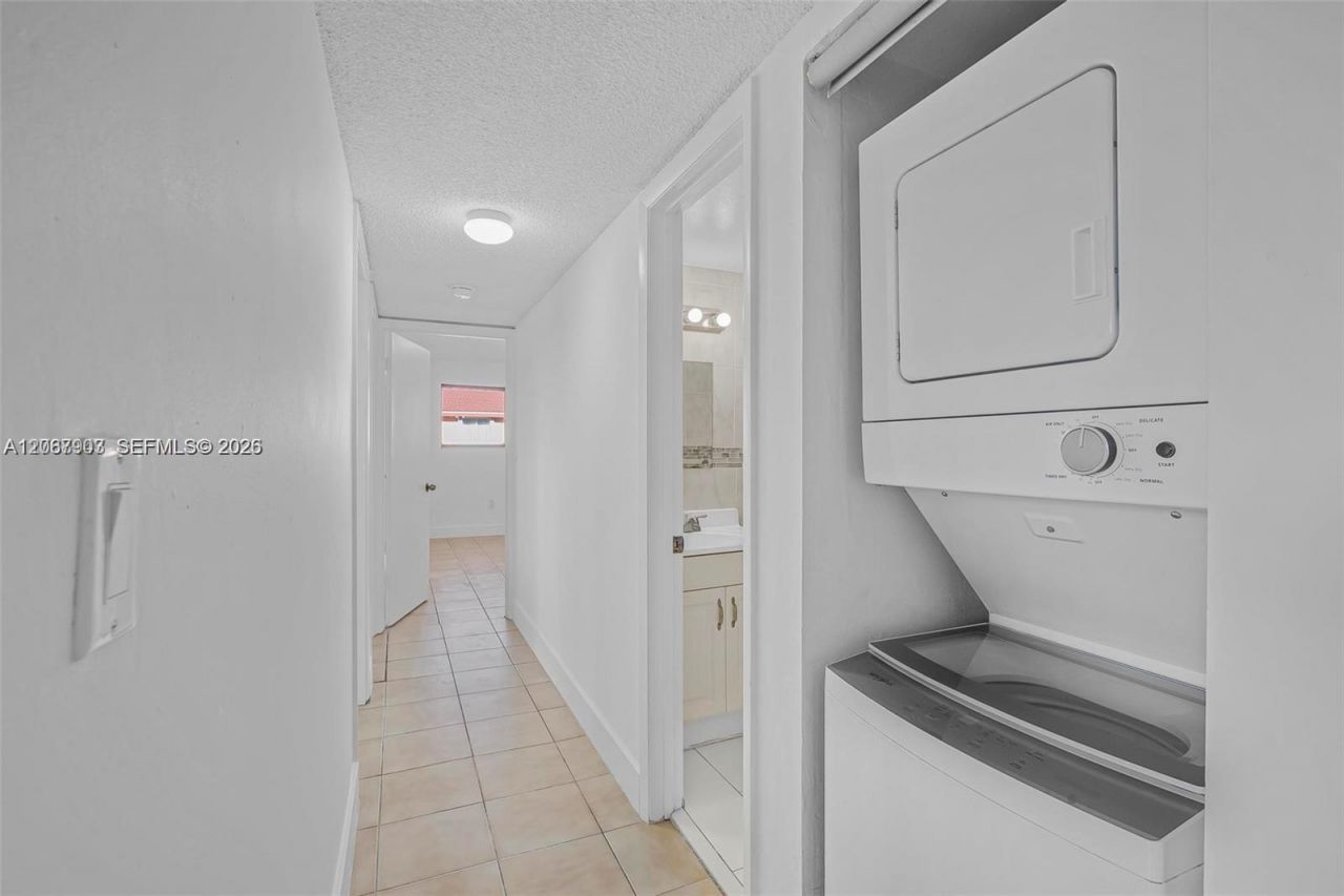 8095 NW 8th St, Unit 215, Miami, FL 33126 Photo