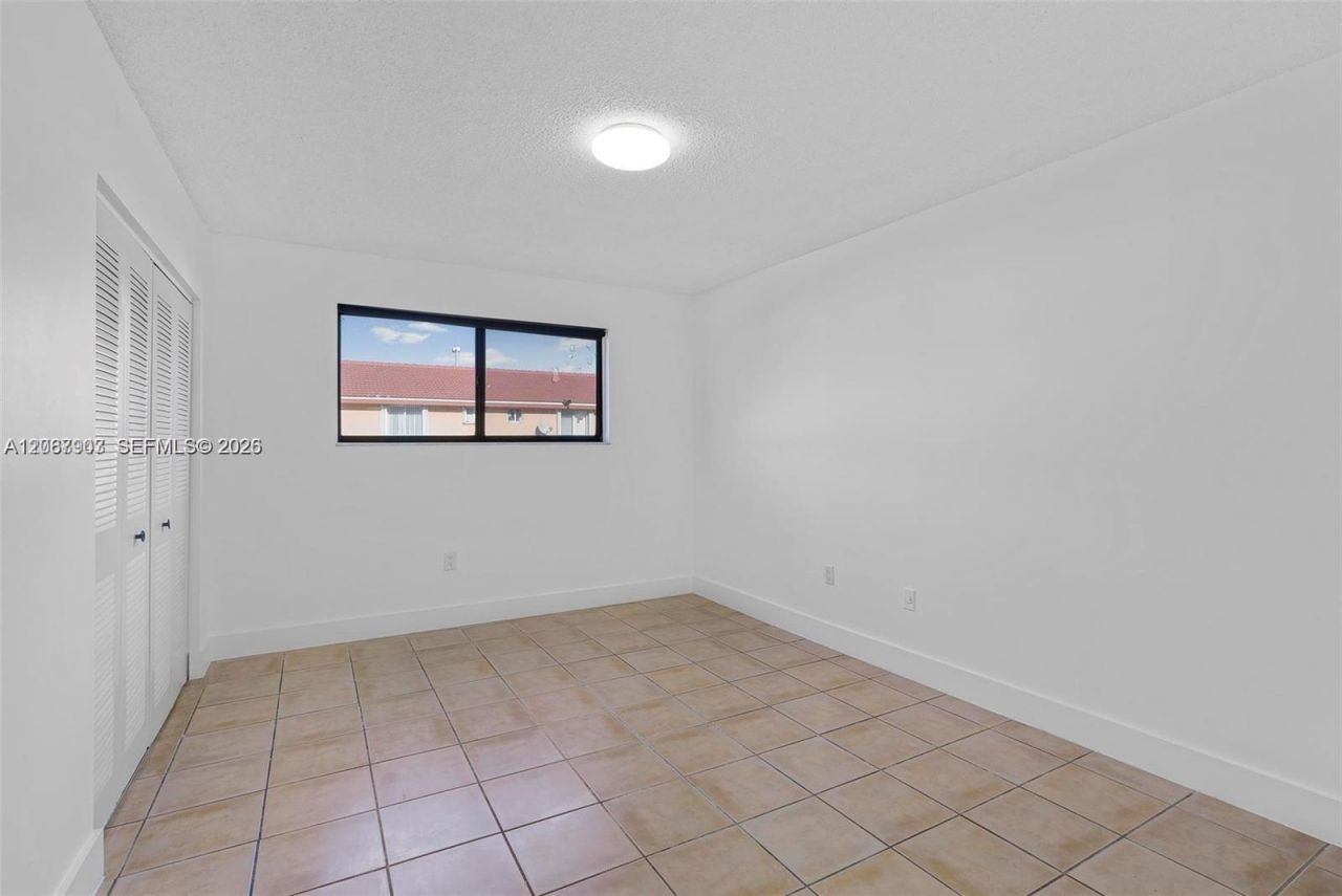 8095 NW 8th St, Unit 215, Miami, FL 33126 Photo