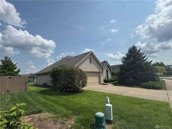 9569 Country Path Trail, Miamisburg, OH 45342