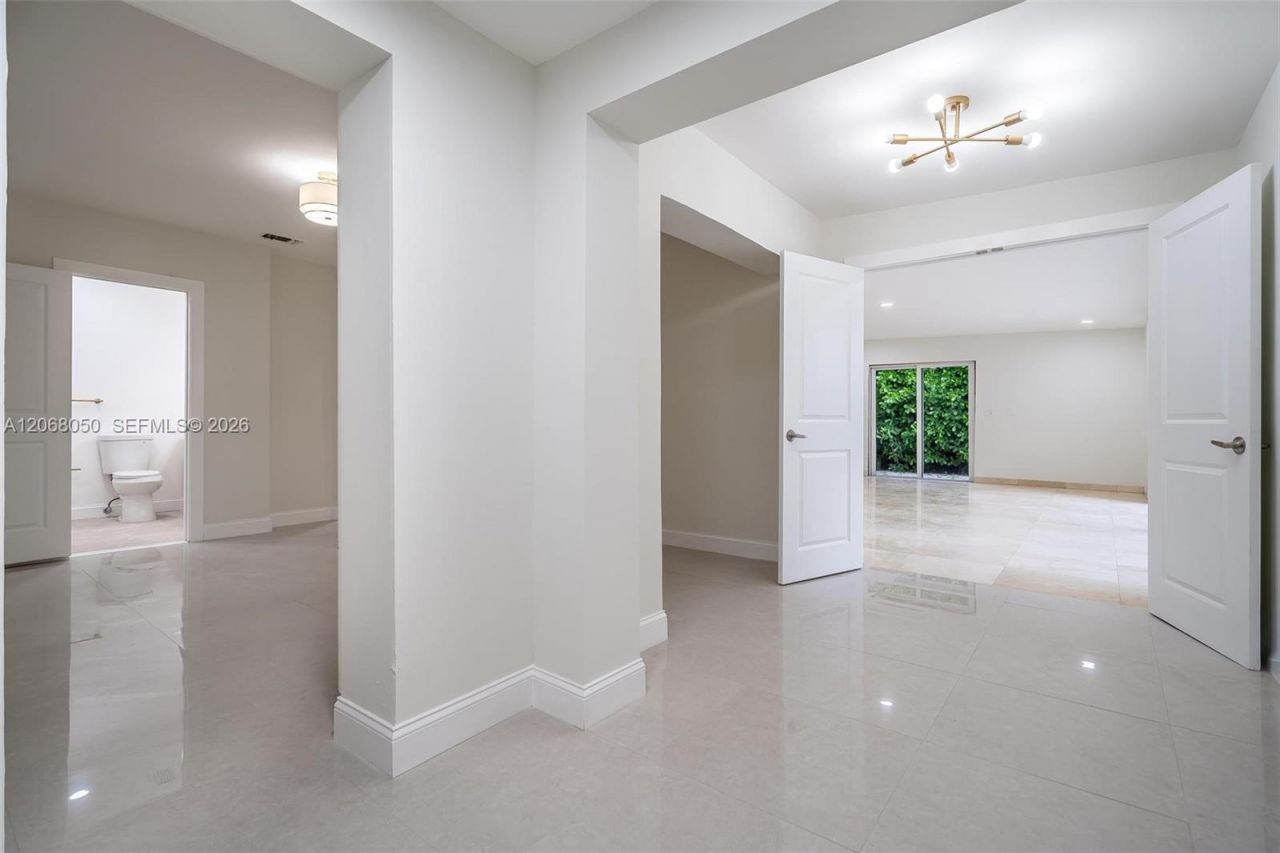 1710 Cleveland Rd , Miami Beach, FL 33141 Photo