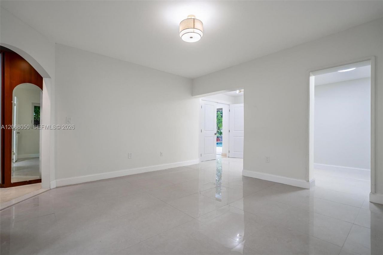 1710 Cleveland Rd , Miami Beach, FL 33141 Photo
