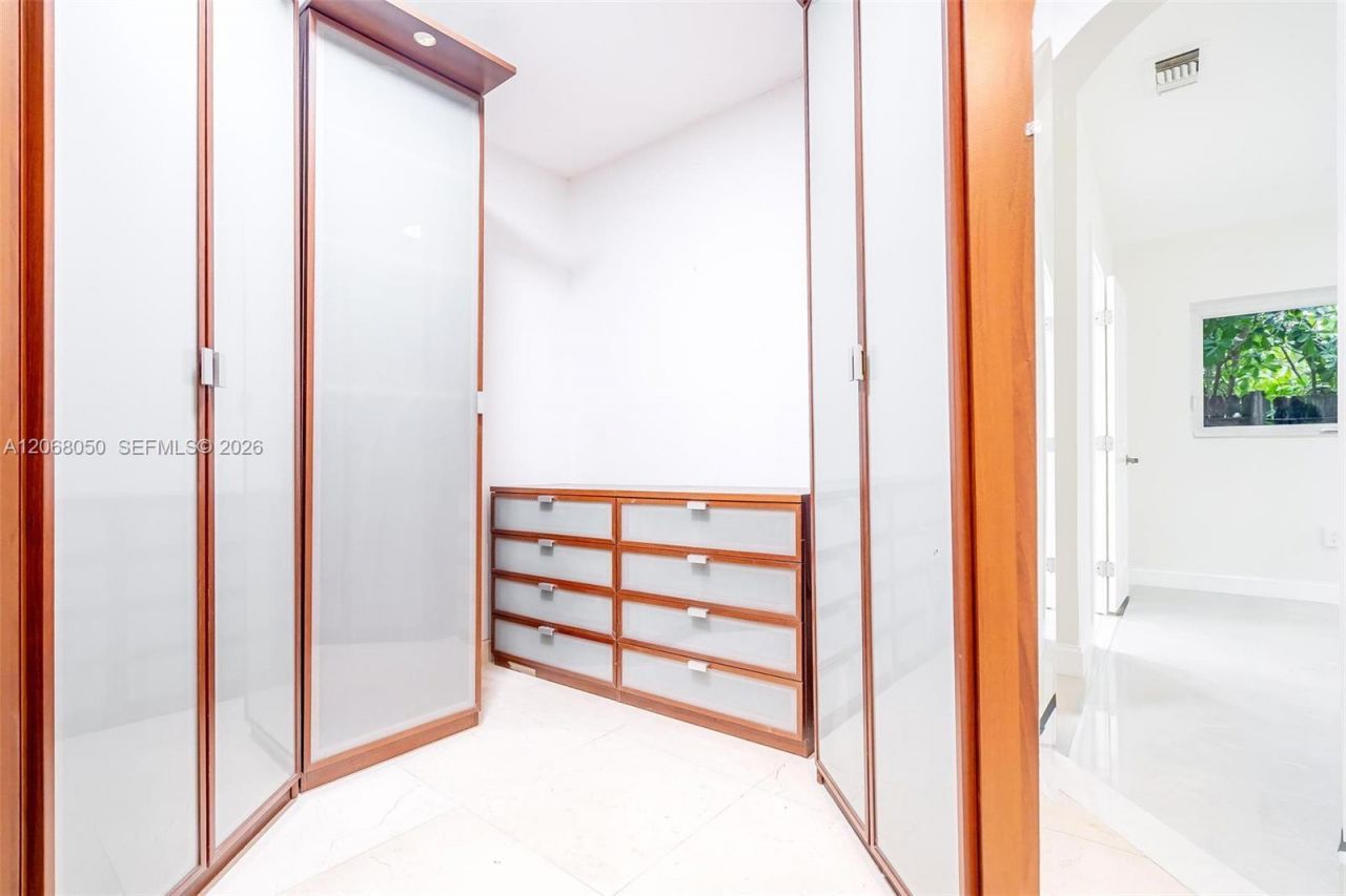 1710 Cleveland Rd , Miami Beach, FL 33141 Photo