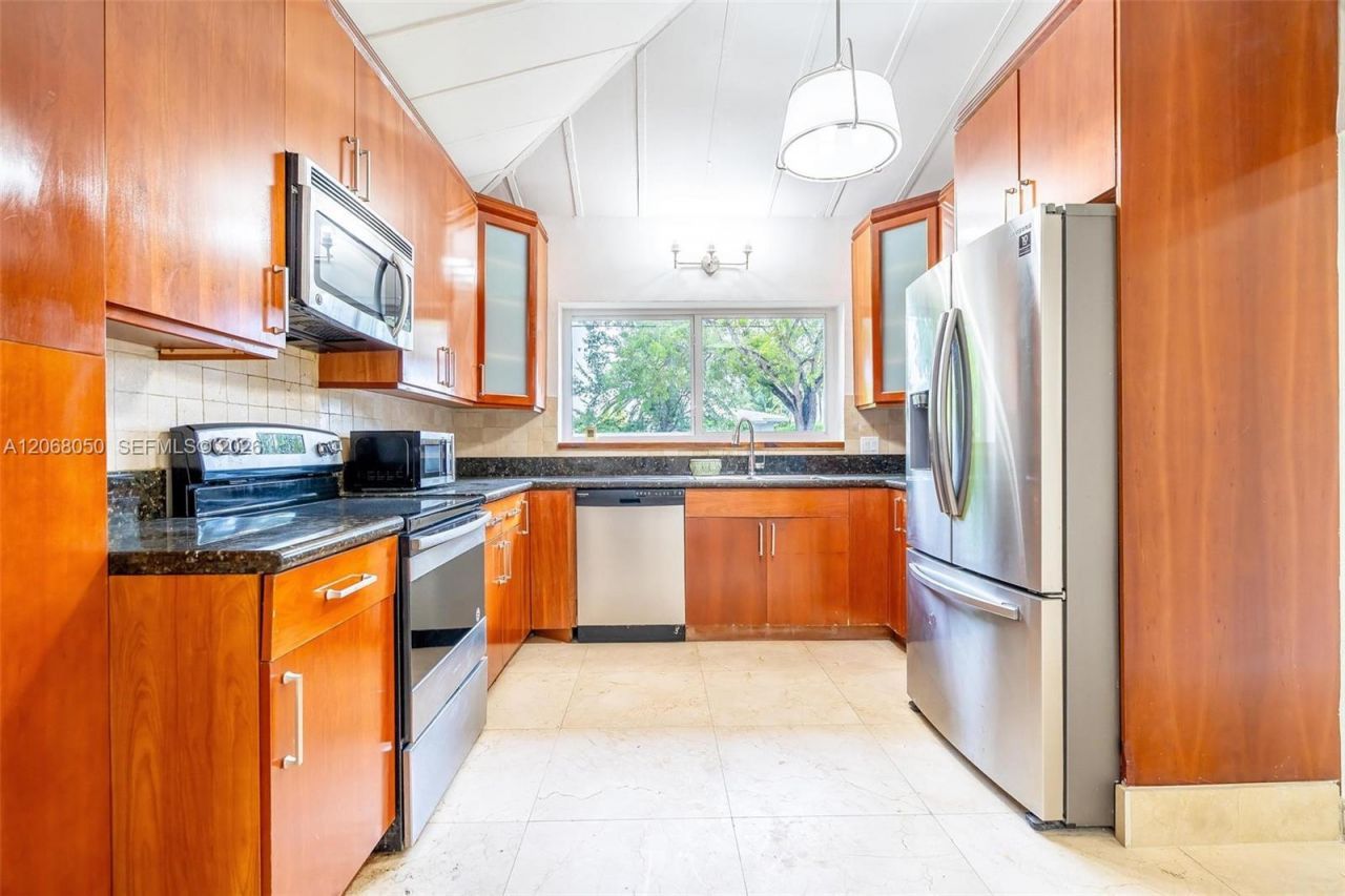 1710 Cleveland Rd , Miami Beach, FL 33141 Photo