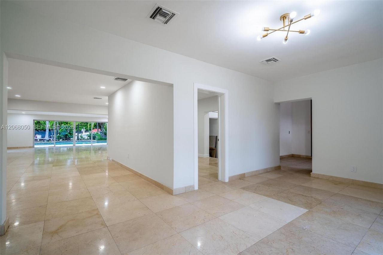 1710 Cleveland Rd , Miami Beach, FL 33141 Photo