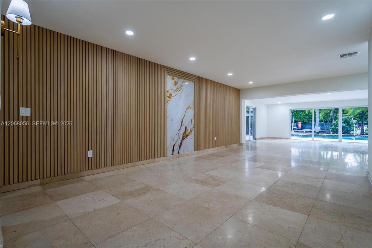 1710 Cleveland Rd , Miami Beach, FL 33141 Photo