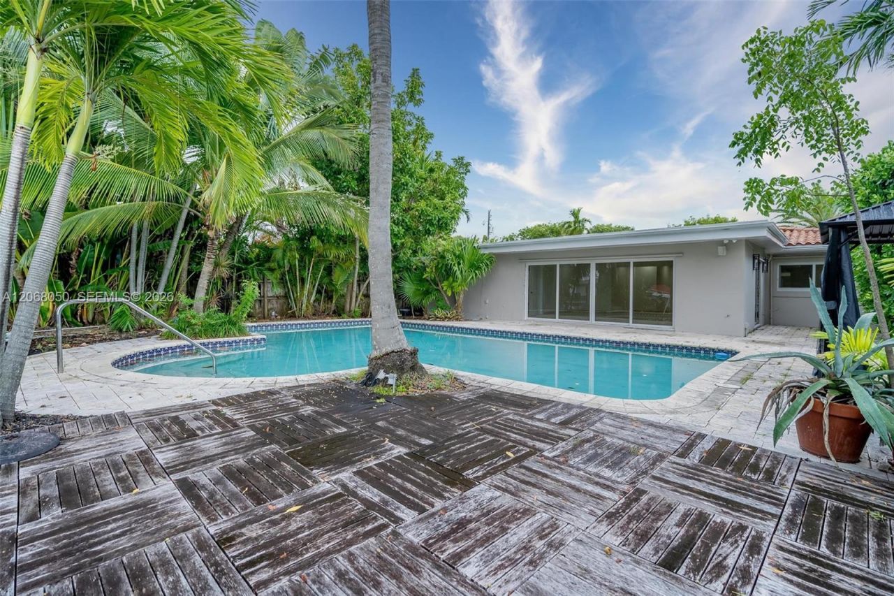 1710 Cleveland Rd , Miami Beach, FL 33141 Photo