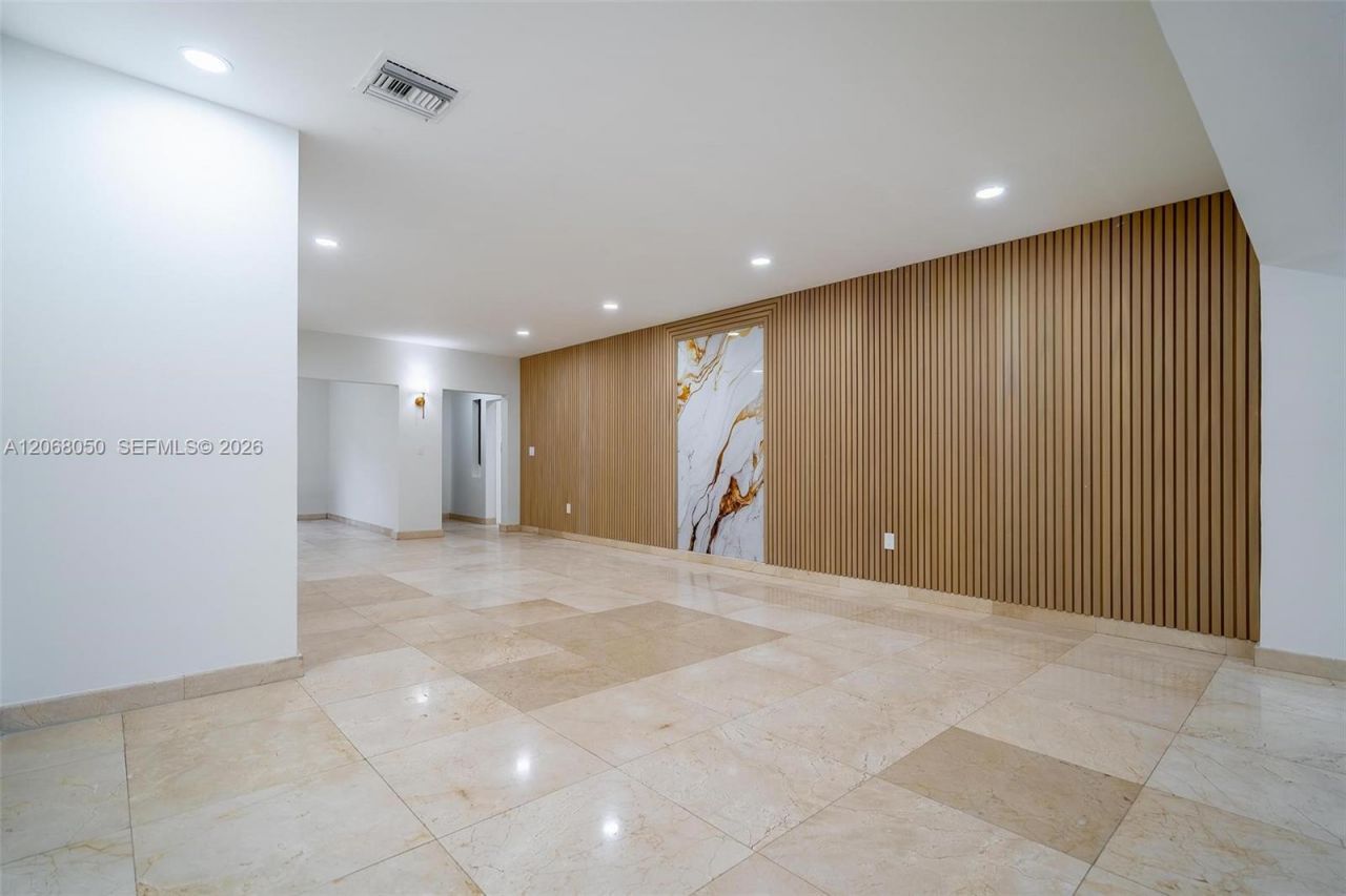1710 Cleveland Rd , Miami Beach, FL 33141 Photo