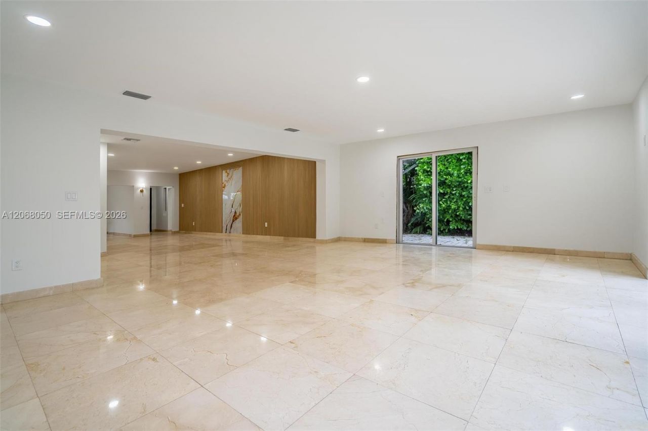 1710 Cleveland Rd , Miami Beach, FL 33141 Photo