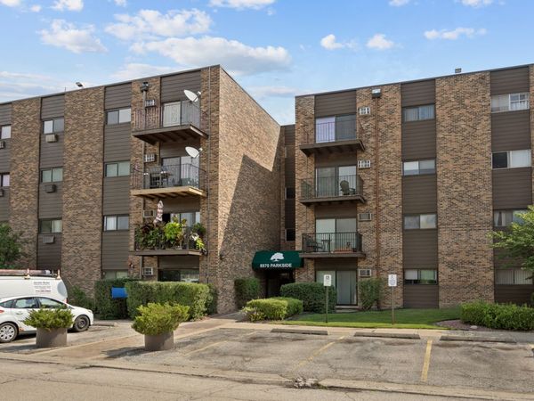 8970 N Parkside Avenue, Unit 304, Des Plaines, IL 60016