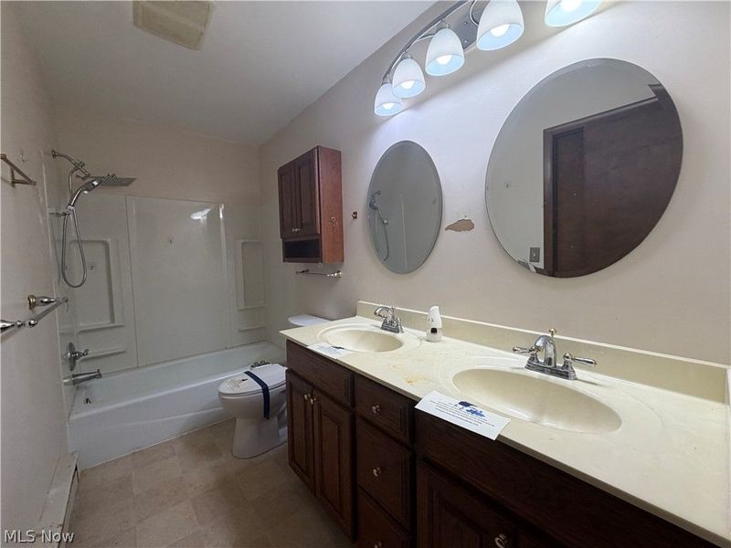 615 Bowling Green Circle, Elyria, OH 44035 Photo 13
