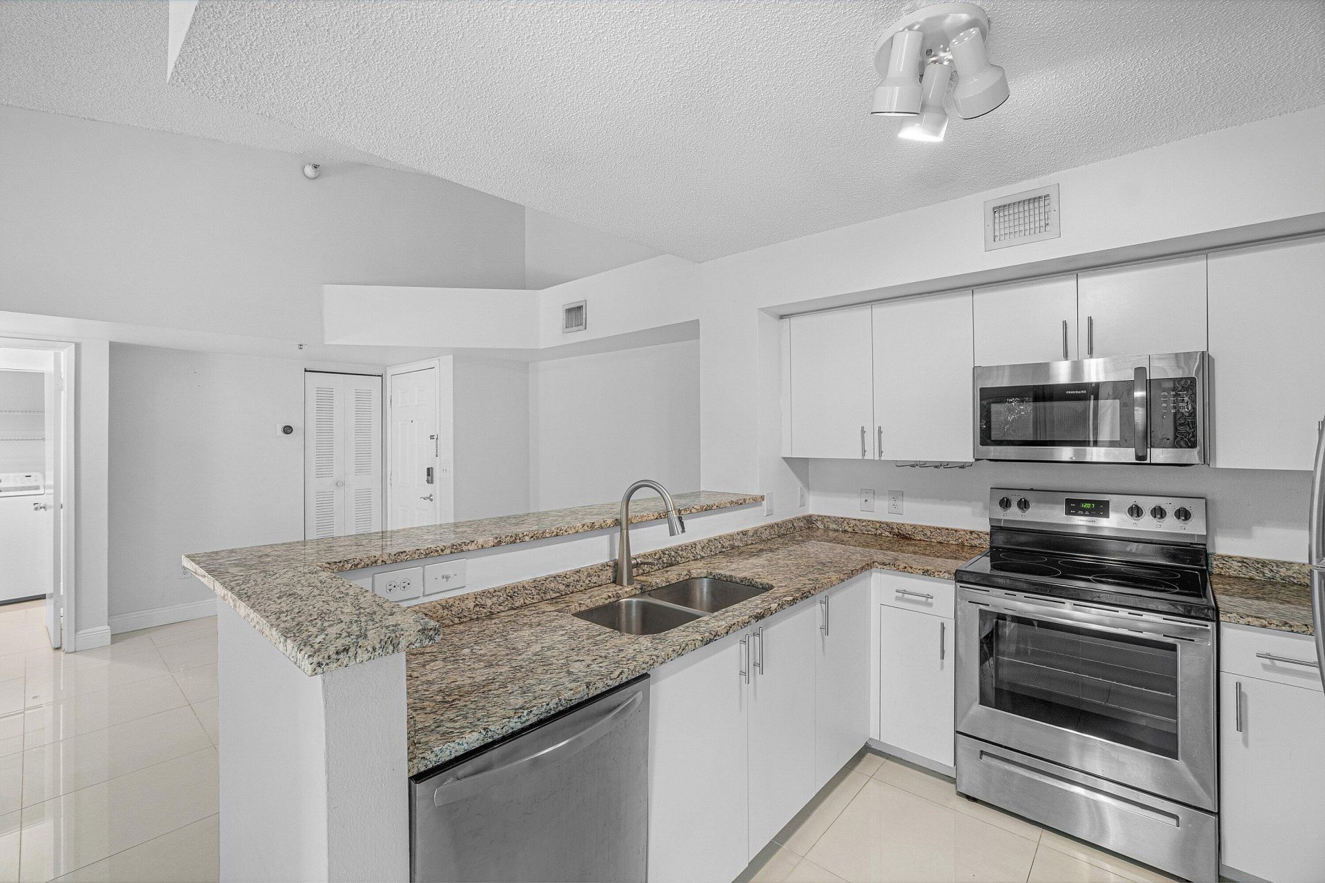131 Yacht Club Way, Unit 307, Hypoluxo, FL 33462 Photo