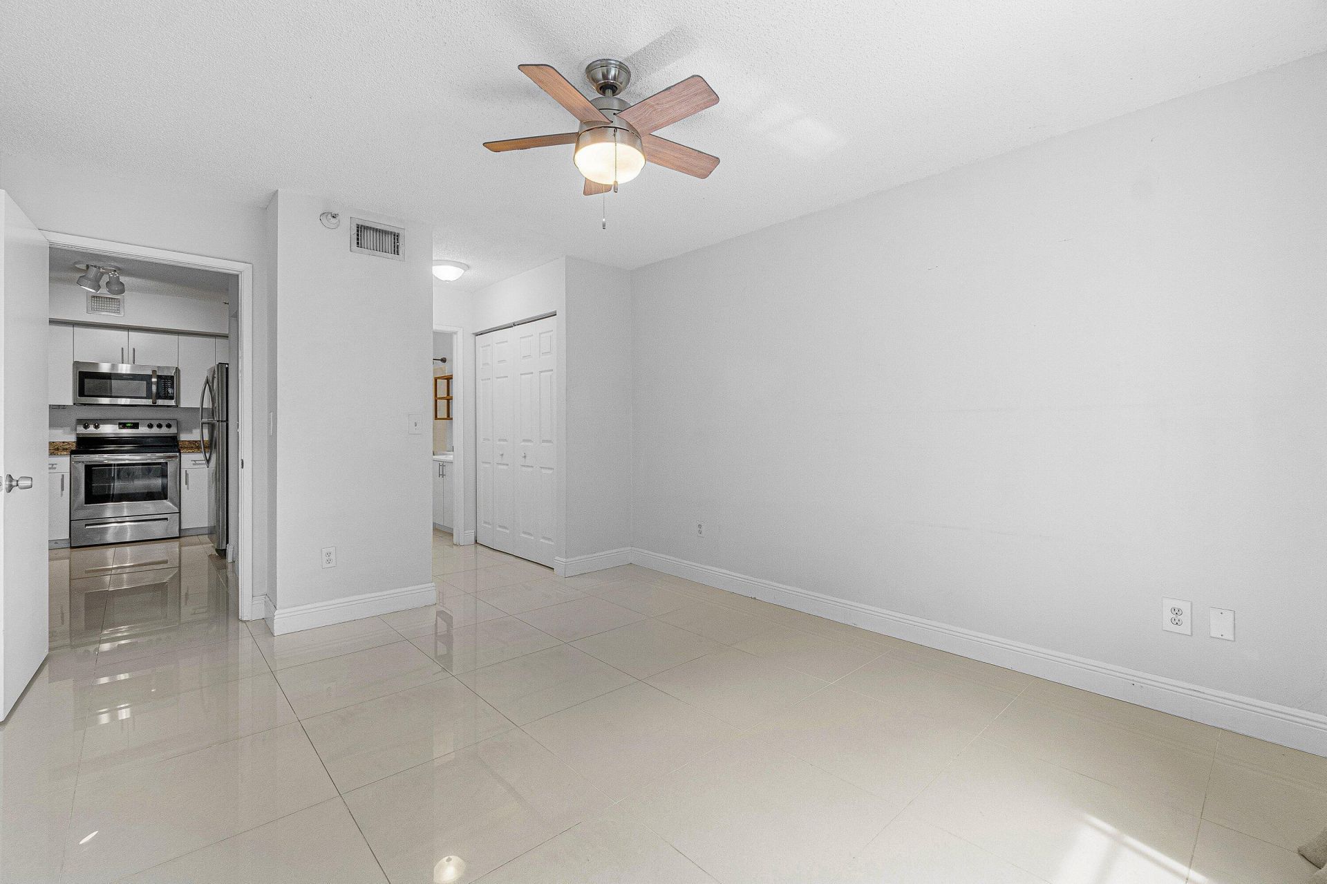 131 Yacht Club Way, Unit 307, Hypoluxo, FL 33462 Photo