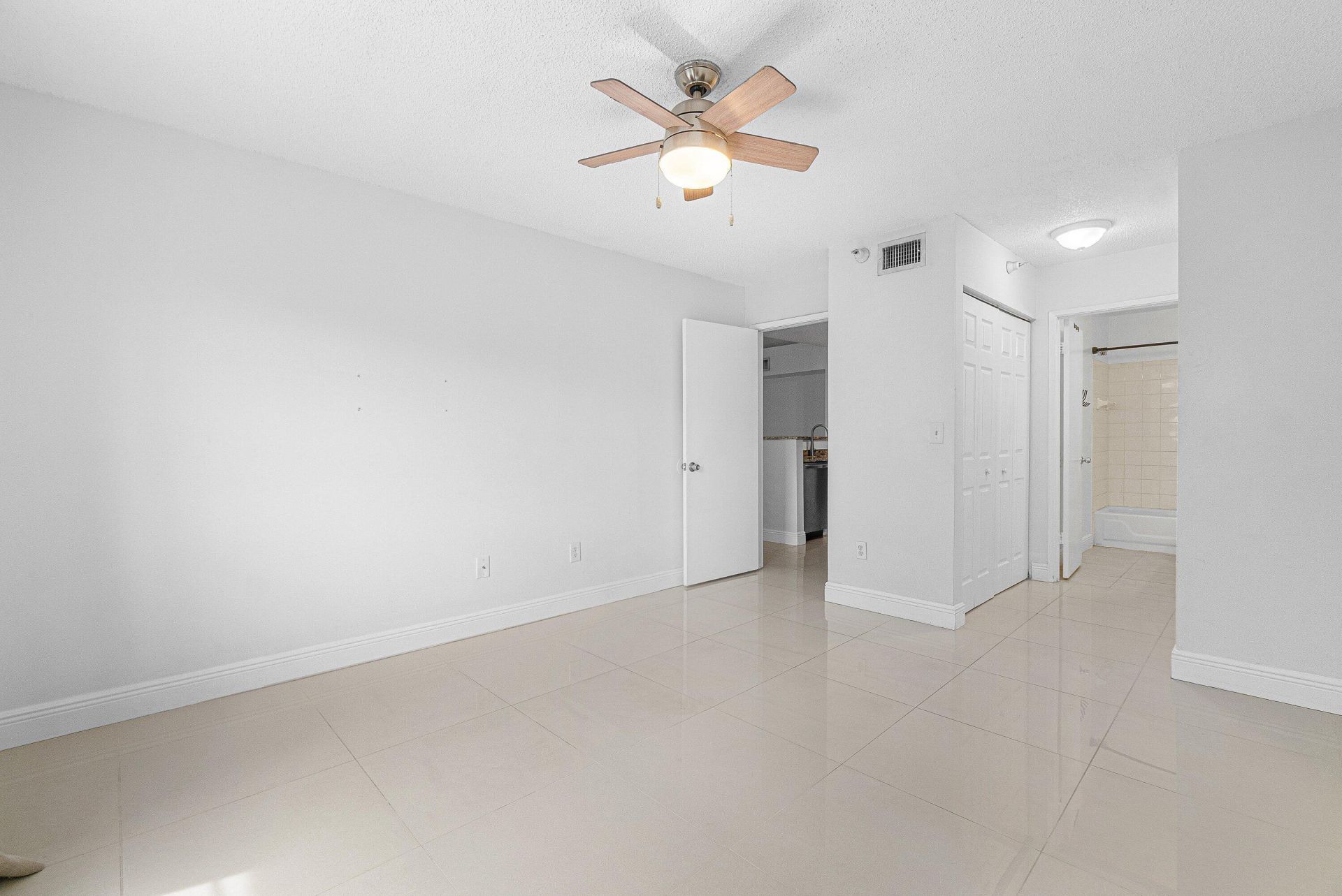 131 Yacht Club Way, Unit 307, Hypoluxo, FL 33462 Photo