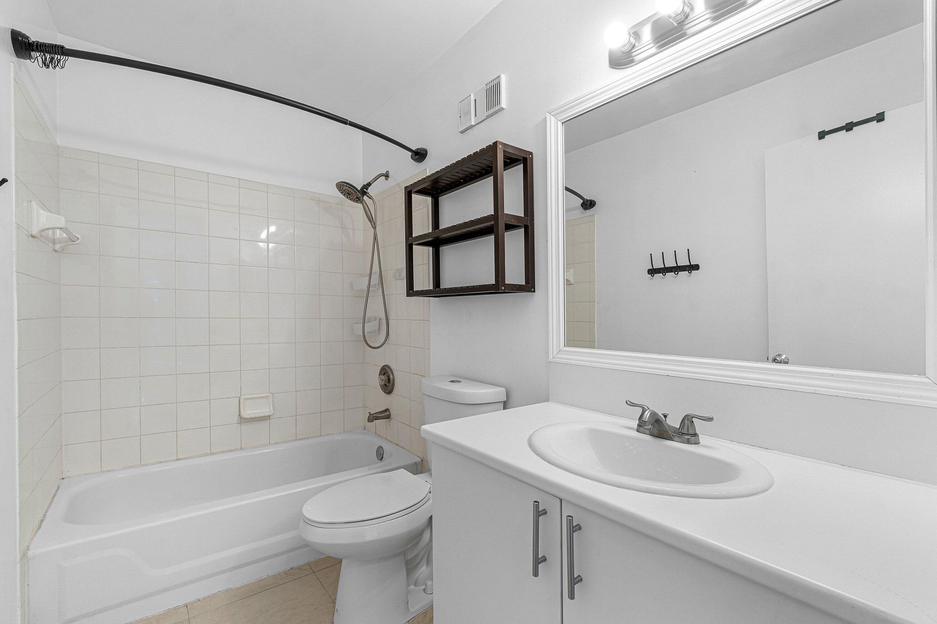 131 Yacht Club Way, Unit 307, Hypoluxo, FL 33462 Photo