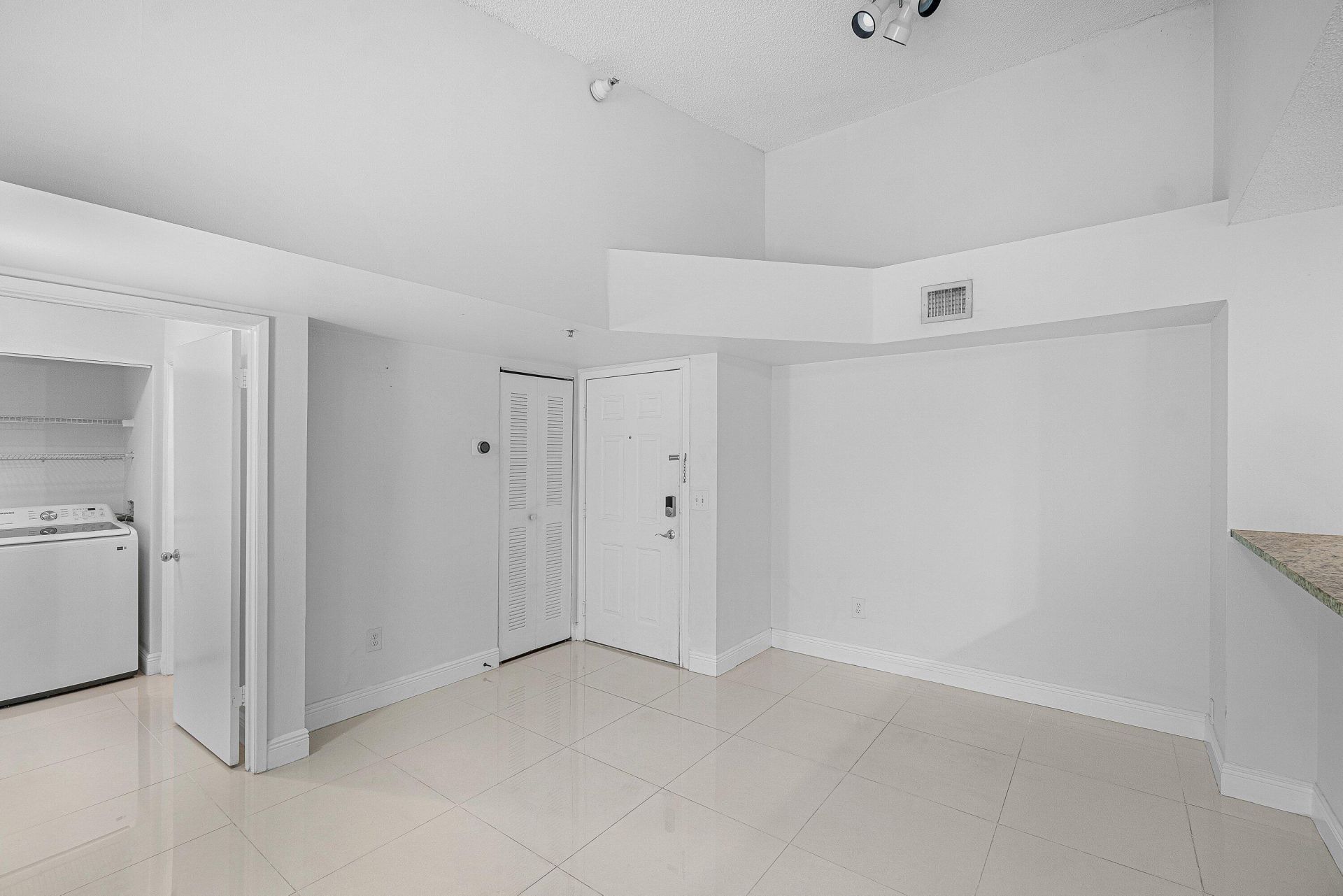 131 Yacht Club Way, Unit 307, Hypoluxo, FL 33462 Photo