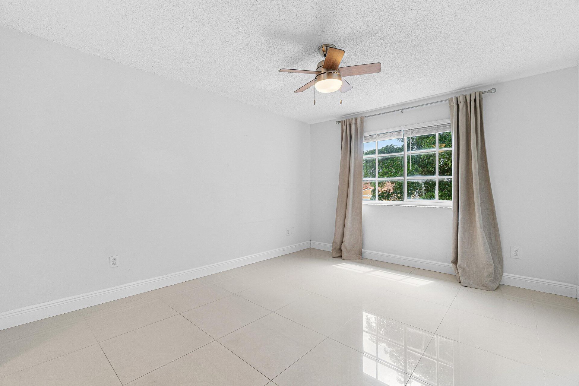 131 Yacht Club Way, Unit 307, Hypoluxo, FL 33462 Photo