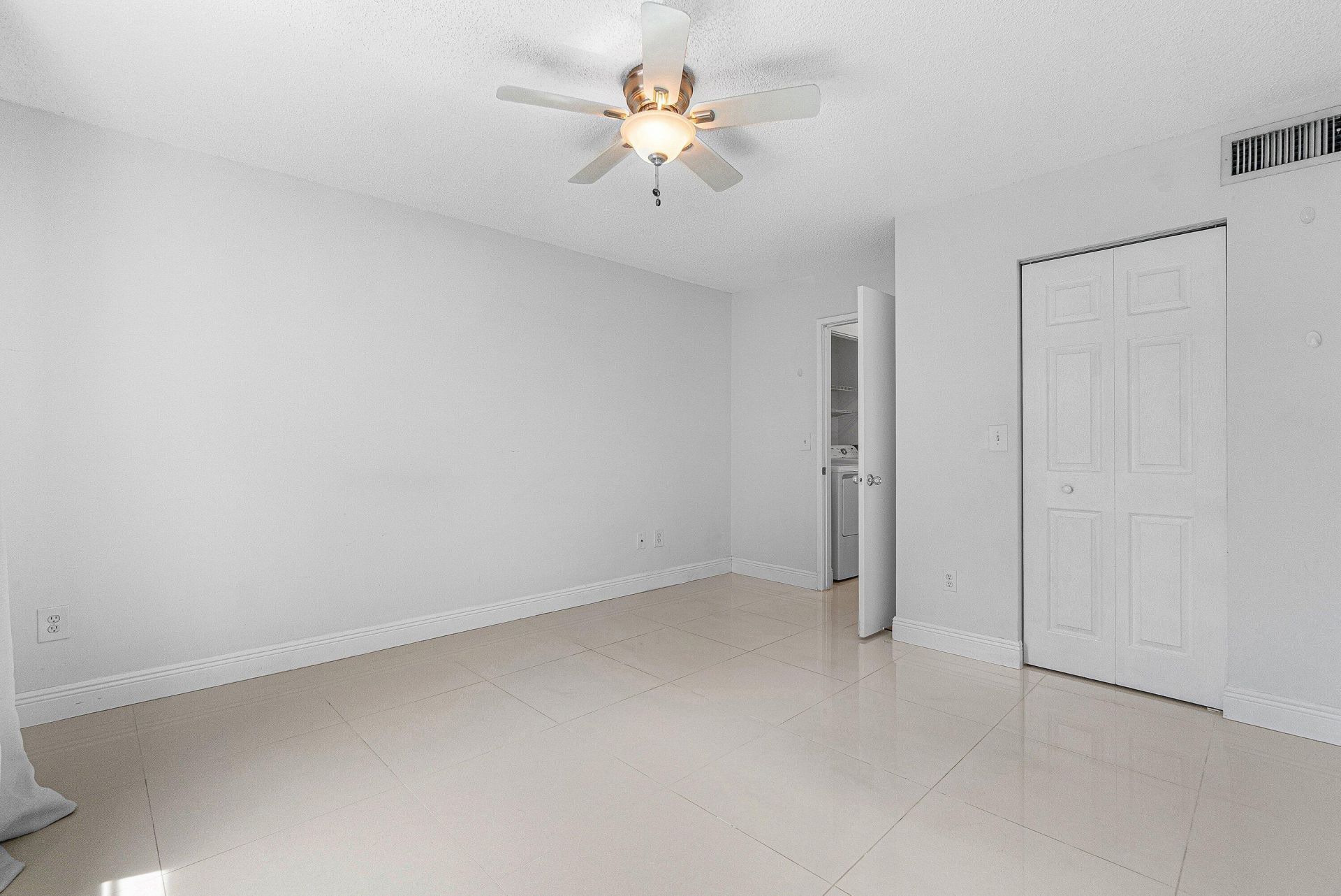 131 Yacht Club Way, Unit 307, Hypoluxo, FL 33462 Photo