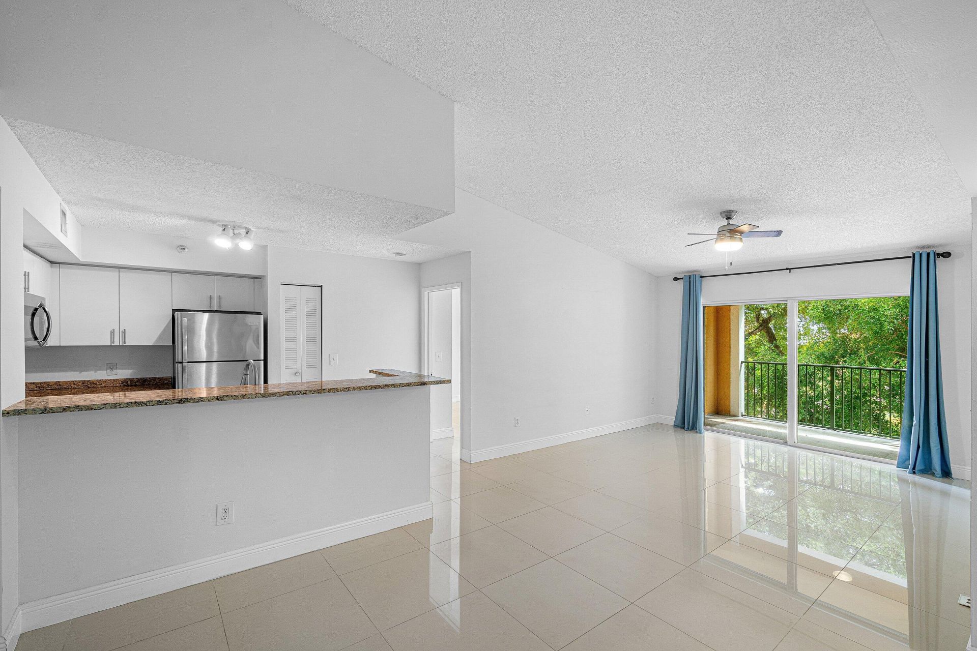 131 Yacht Club Way, Unit 307, Hypoluxo, FL 33462 Photo