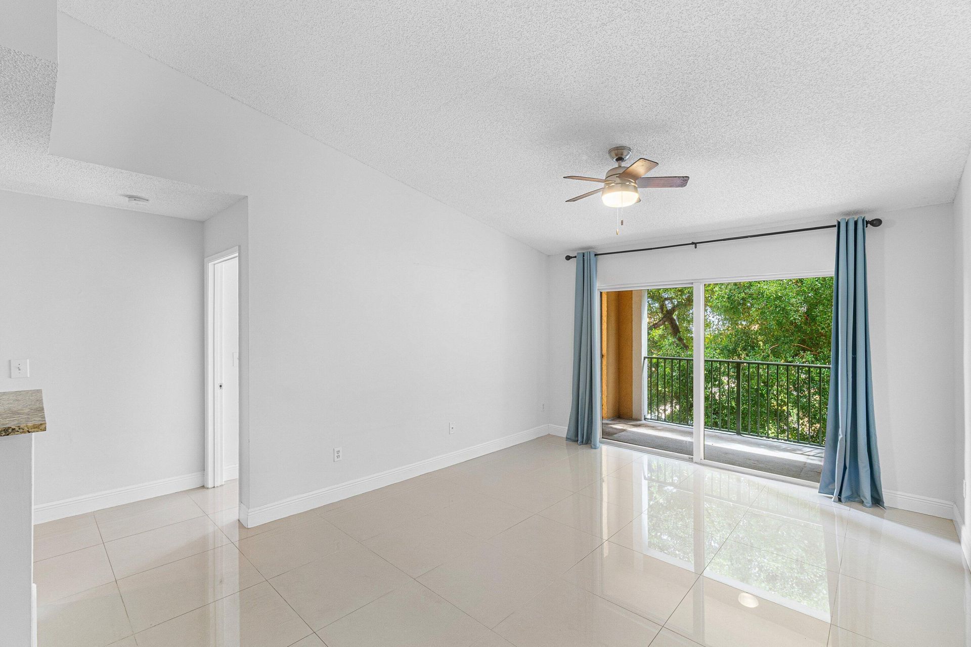 131 Yacht Club Way, Unit 307, Hypoluxo, FL 33462 Photo