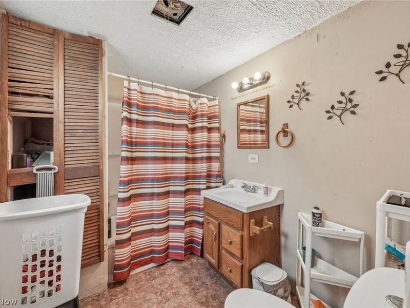 2115 Seymour Avenue, Cleveland, OH 44113 Photo 14